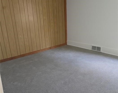 196 Englewood Avenue - Photo Thumbnail 7