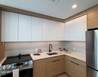 395 Carroll Street - Photo Thumbnail 5
