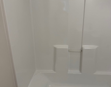 105 Laurel Court - Photo Thumbnail 16