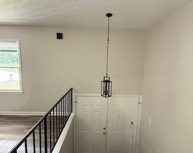 105 Laurel Court - Photo Thumbnail 1