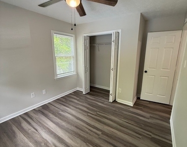 105 Laurel Court - Photo Thumbnail 18