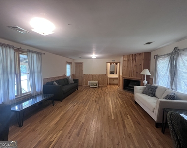 844 Shorewood Circle - Photo Thumbnail 4