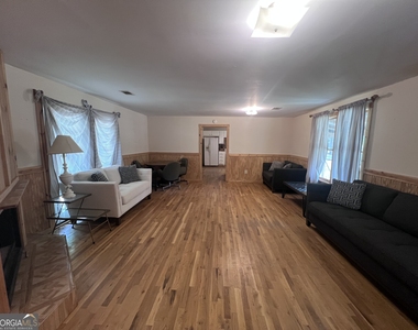 844 Shorewood Circle - Photo Thumbnail 3