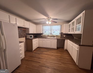 844 Shorewood Circle - Photo Thumbnail 5