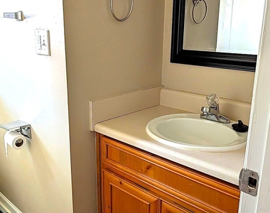 210 Strawbridge Lane - Photo Thumbnail 12