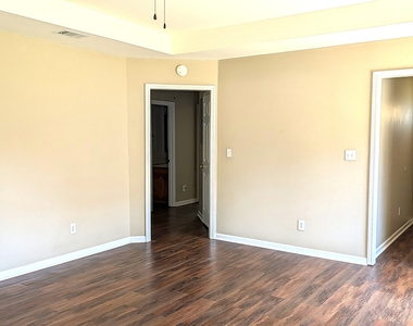 210 Strawbridge Lane - Photo Thumbnail 2