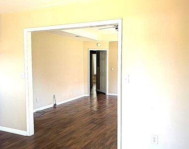 210 Strawbridge Lane - Photo Thumbnail 4