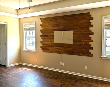 210 Strawbridge Lane - Photo Thumbnail 3
