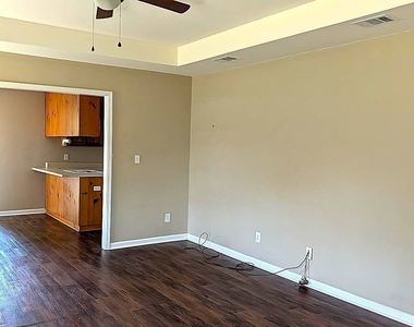 210 Strawbridge Lane - Photo Thumbnail 5