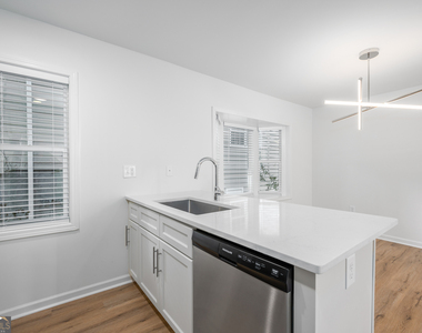 704 Durant Place Ne - Photo Thumbnail 6