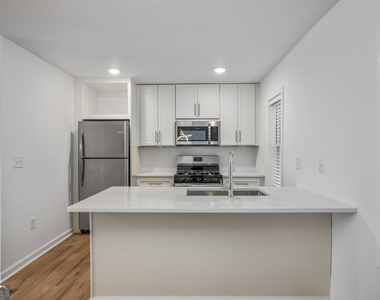 704 Durant Place Ne - Photo Thumbnail 8