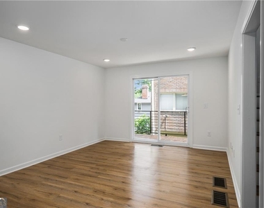 704 Durant Place Ne - Photo Thumbnail 4