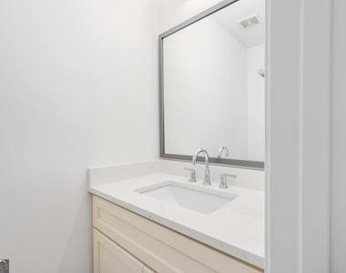 704 Durant Place Ne - Photo Thumbnail 9