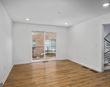 704 Durant Place Ne - Photo Thumbnail 5