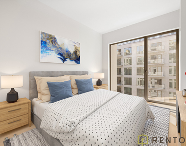 960 Franklin Avenue - Photo Thumbnail 6