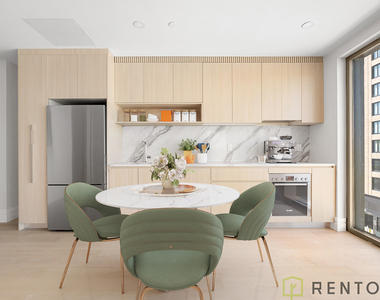 960 Franklin Avenue - Photo Thumbnail 3