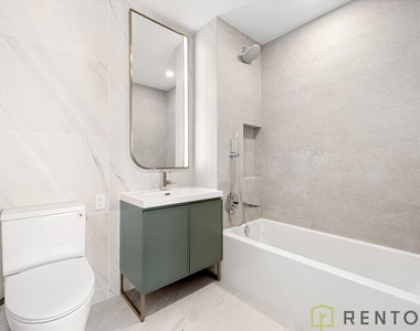 960 Franklin Avenue - Photo Thumbnail 6