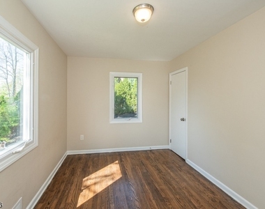 537 Dell Rd - Photo Thumbnail 12