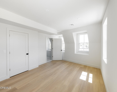 9 Wharf Avenue - Photo Thumbnail 8