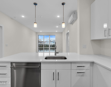 521 Lake Avenue - Photo Thumbnail 2