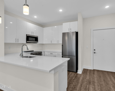 521 Lake Avenue - Photo Thumbnail 3
