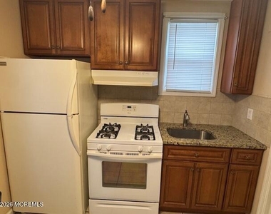 65 Sampson Avenue - Photo Thumbnail 2