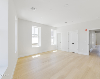 9 Wharf Avenue - Photo Thumbnail 8