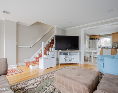 32 Howland Avenue - Photo Thumbnail 2