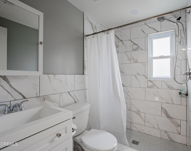 32 Howland Avenue - Photo Thumbnail 9