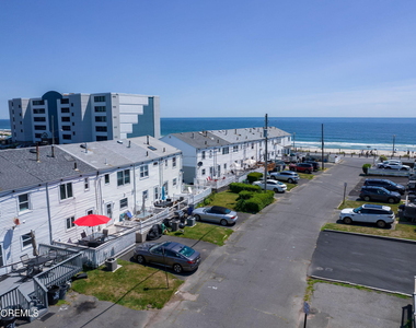 32 Howland Avenue - Photo Thumbnail 13