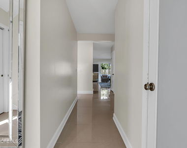 215 W Morgan Avenue - Photo Thumbnail 3