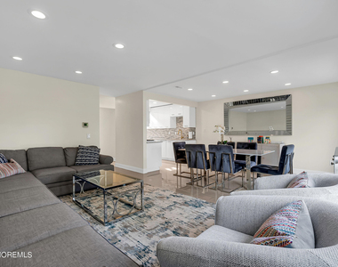 215 W Morgan Avenue - Photo Thumbnail 12