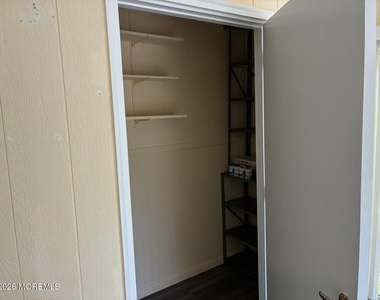 131 Amberly Drive - Photo Thumbnail 8