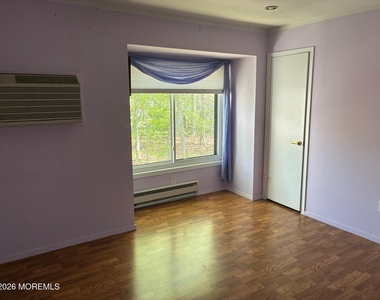 131 Amberly Drive - Photo Thumbnail 4