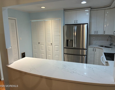 131 Amberly Drive - Photo Thumbnail 9