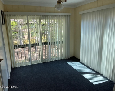 131 Amberly Drive - Photo Thumbnail 7