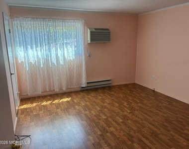 131 Amberly Drive - Photo Thumbnail 3
