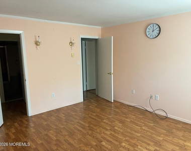 131 Amberly Drive - Photo Thumbnail 2