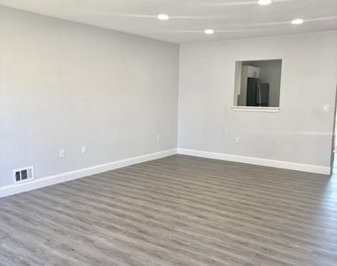 709 Lady Slipper Court - Photo Thumbnail 16