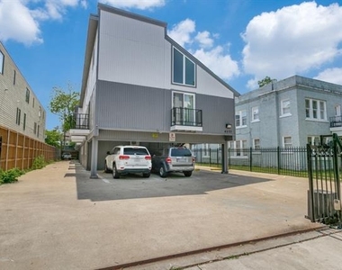 4023 N Hall Street - Photo Thumbnail 1