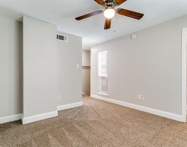 4023 N Hall Street - Photo Thumbnail 9