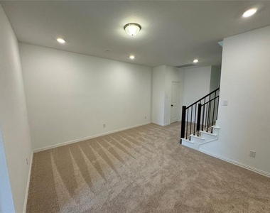 1278 Daybreak Drive - Photo Thumbnail 17