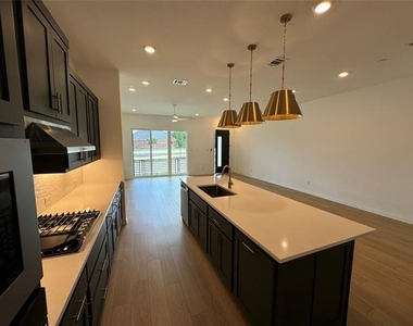 1278 Daybreak Drive - Photo Thumbnail 8