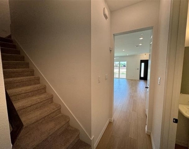 1278 Daybreak Drive - Photo Thumbnail 16
