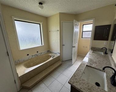 2122 Rainwood Court - Photo Thumbnail 9