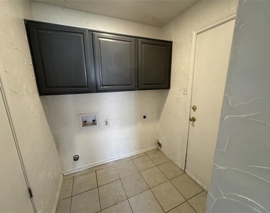 2122 Rainwood Court - Photo Thumbnail 4