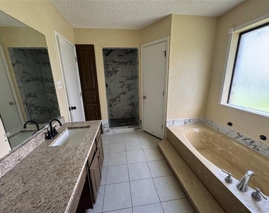 2122 Rainwood Court - Photo Thumbnail 10