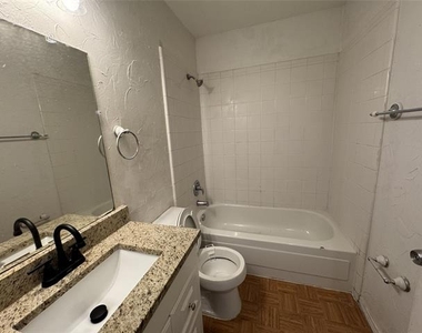 2122 Rainwood Court - Photo Thumbnail 5