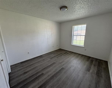 2122 Rainwood Court - Photo Thumbnail 7