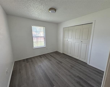 2122 Rainwood Court - Photo Thumbnail 6